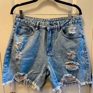 Never Worn-Light Wash Ripped Raw Hem Denim Shorts